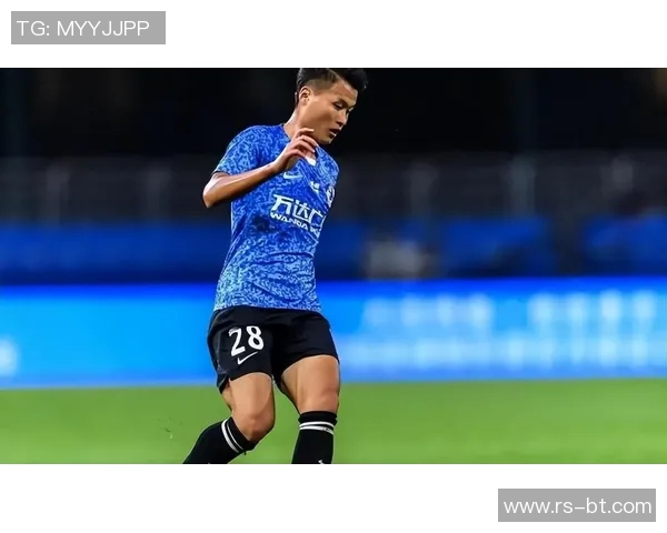 林良铭在中超赛场梅开二度助力球队胜利展现出色状态与潜力