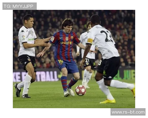 巴萨4-2击败瓦伦西亚，梅西梅开二度，球队逼近西甲榜首