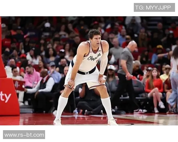 雄鹿队重磅签约：洛佩斯再度加盟，300万一年合同缔造完美防守体系